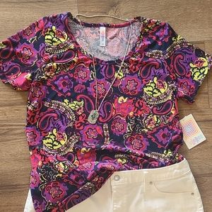 NWT'S! LULAROE - Classic Tee with Drop Tail Hem - Size M